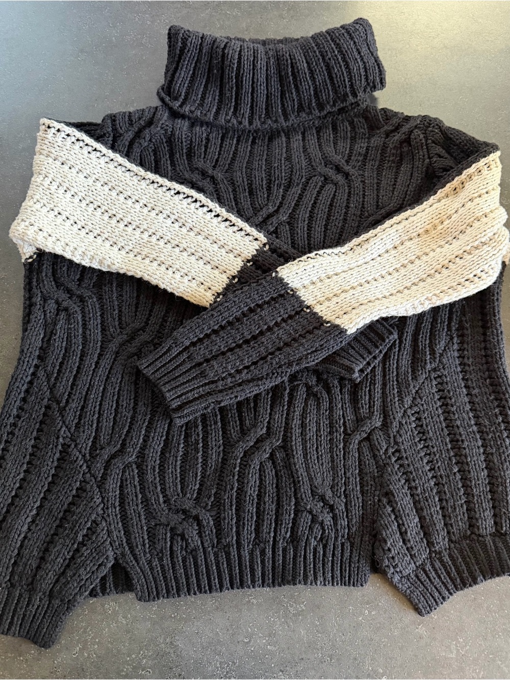 209 WST Women’s Small Black Cream Cable Knit Turtleneck Colorblock Sweater